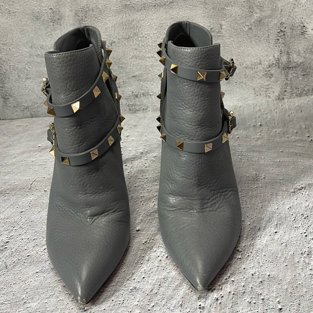 Valentino Garavani Grey Leather Harness Rockstud Heeled Booties (8)
